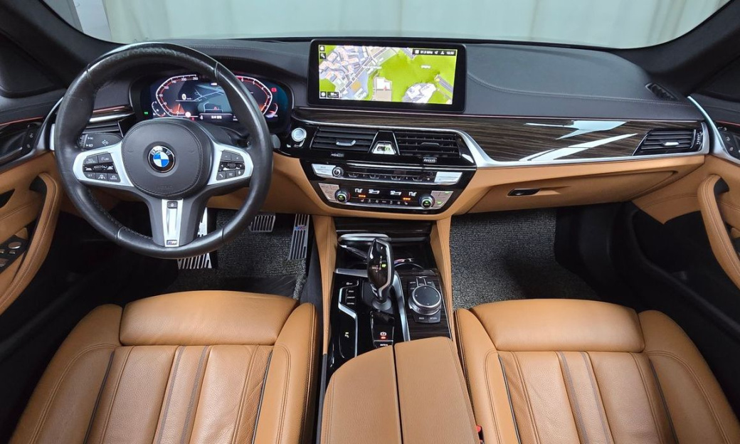 BMW 5-Series 520i M Sport, 2022