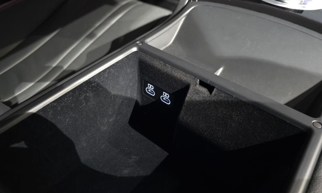 Genesis G80 Gasoline 2.5 Turbo AWD, 2025