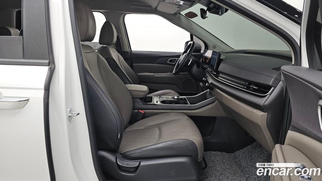 Kia Carnival 9-Seater Prestige, 2024