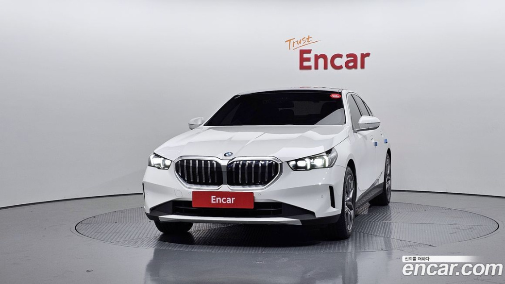 BMW 5-Series 530i xDrive, 2024
