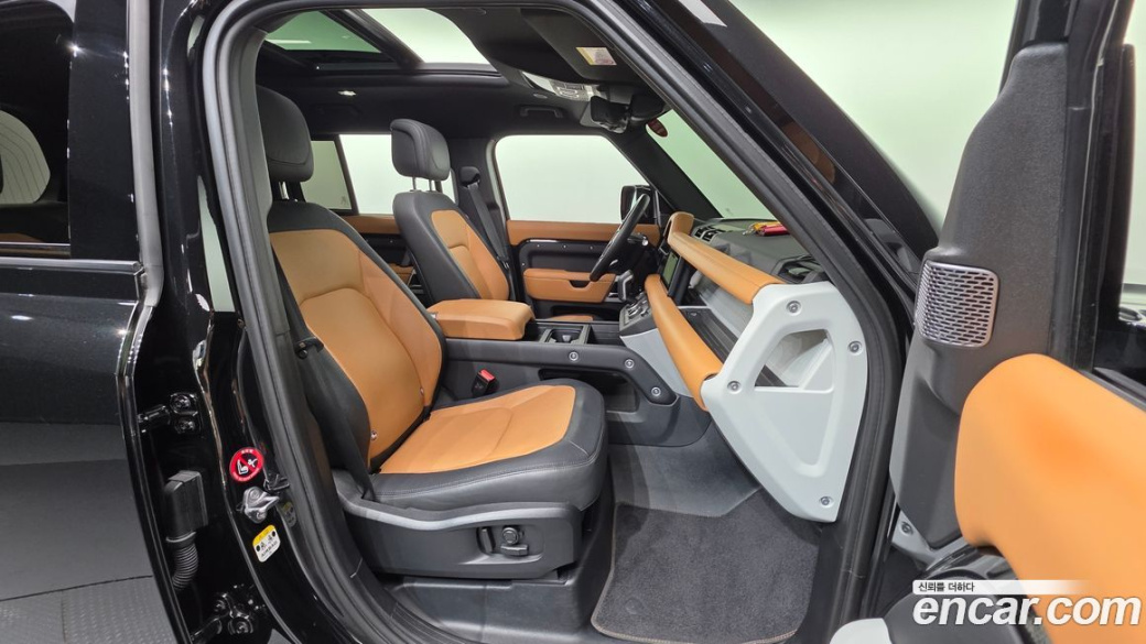 Land Rover Defender 110 P300 X-Dynamic SE, 2024