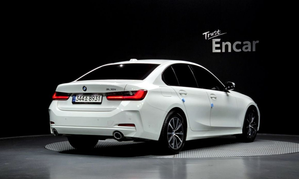 BMW 3-Series 320i, 2024