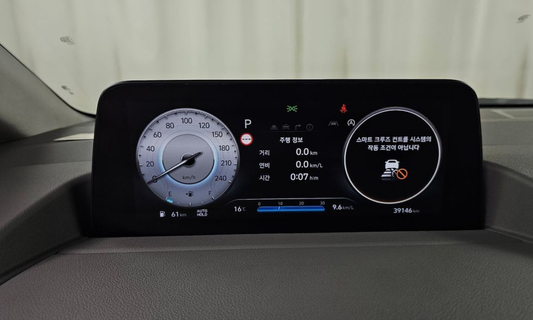 Hyundai Staria 4WD Lounge 7-Seater, 2022