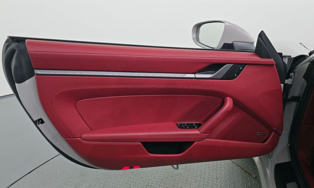 Porsche 911 Carrera, 2024