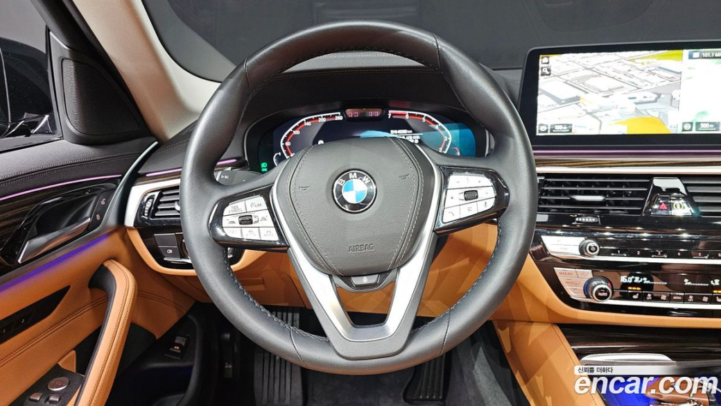 BMW 5-Series 520i Luxury, 2023