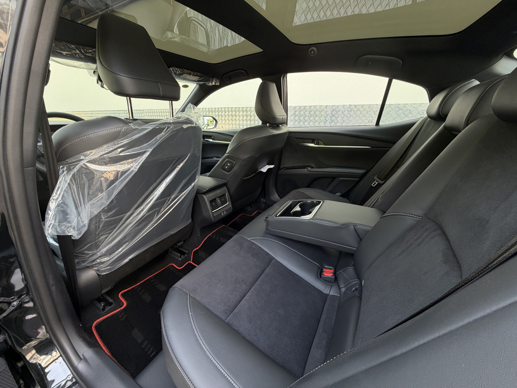 Toyota Camry 2.0 HEV