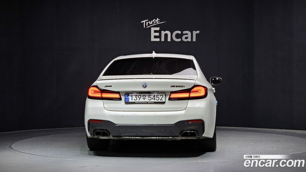 BMW 5-Series M550i xDrive, 2023