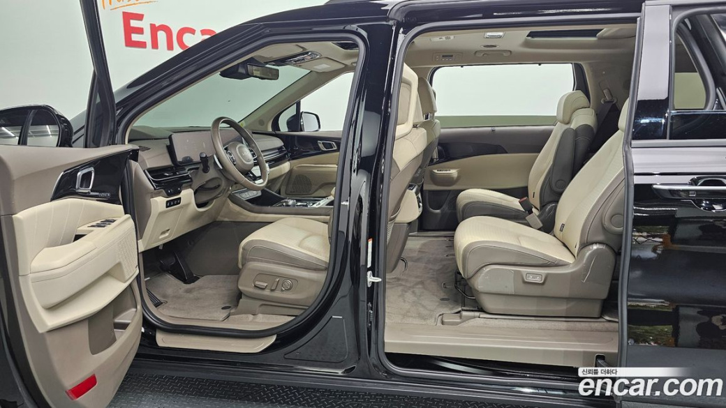 Kia Carnival 9-Seater Signature, 2024