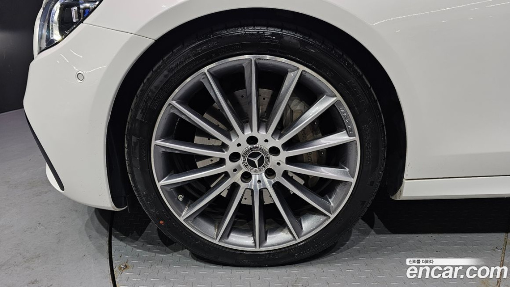 Mercedes-Benz E-Class E350 4MATIC AMG Line, 2022