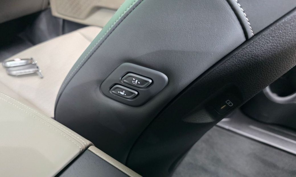 Kia Carnival 7-Seater Gravity, 2024