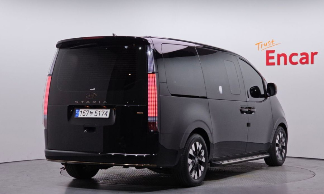 Hyundai Staria 4WD Lounge 9-Seater, 2025