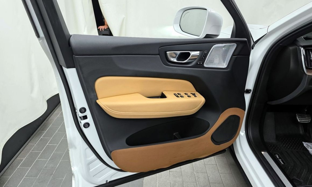 Volvo XC60 B6 Ultimate Bright, 2023