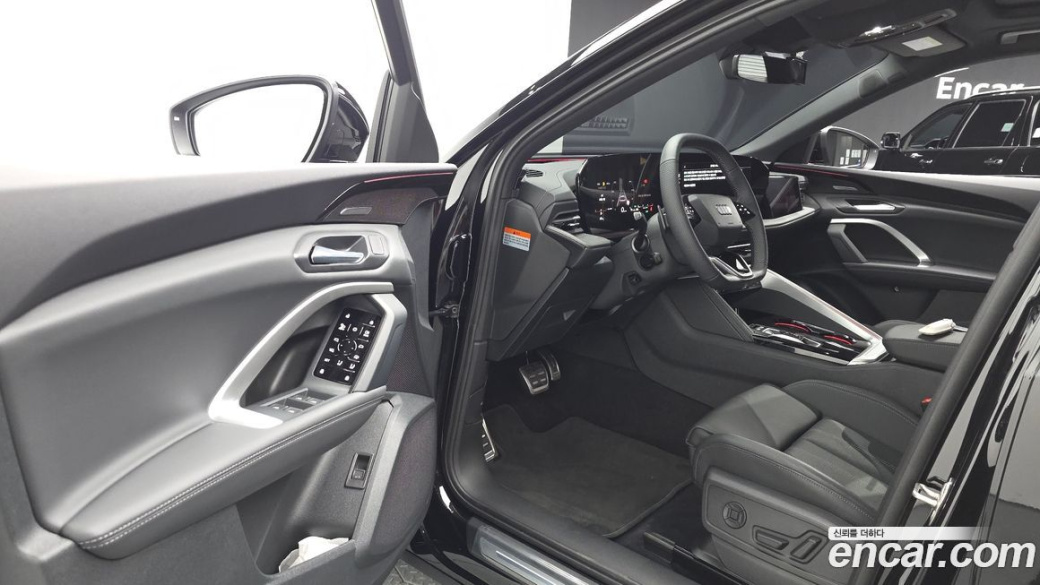 Audi Q5 40 TDI Quattro S Line Black Edition, 2025