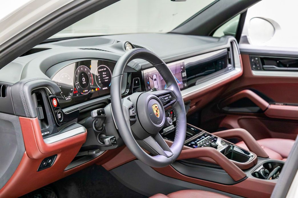 Porsche Cayenne 3.0, 2024