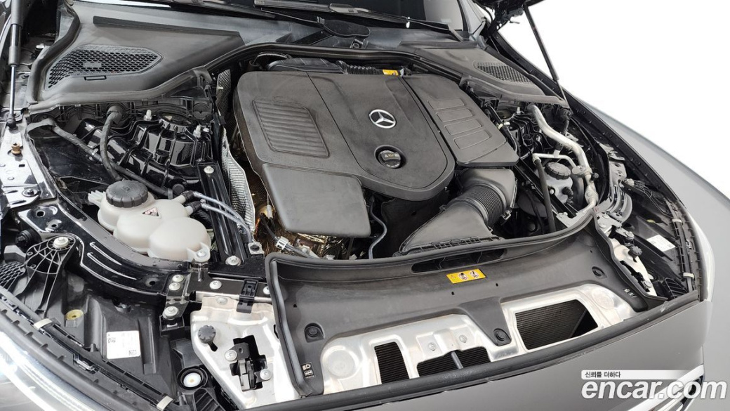 Mercedes-Benz E-Class E300 4MATIC AMG Line, 2024