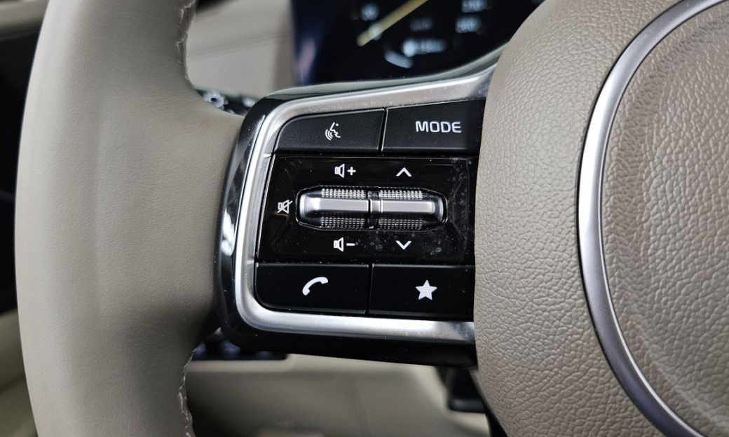 Kia Carnival 9-Seater Signature, 2025
