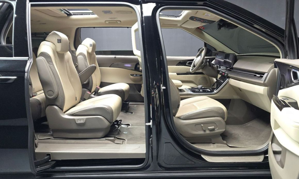 Kia Carnival 9-Seater Signature, 2023