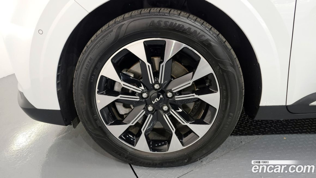 Kia Carnival 7-Seater Outdoor, 2023