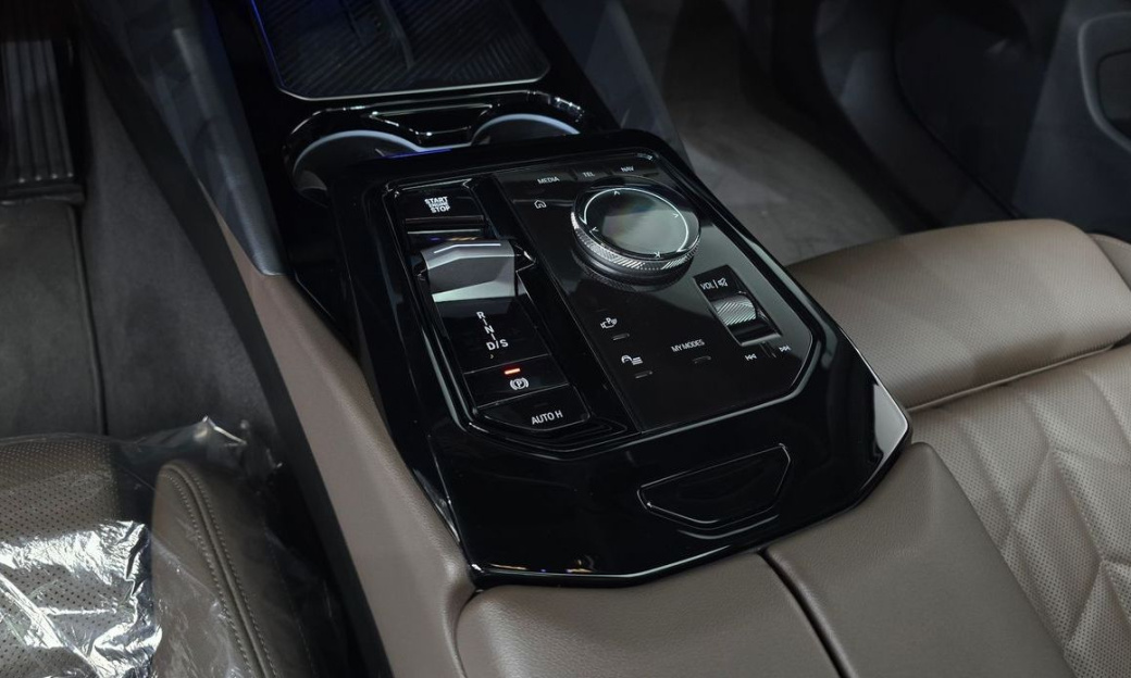 BMW 5-Series 520i, 2024