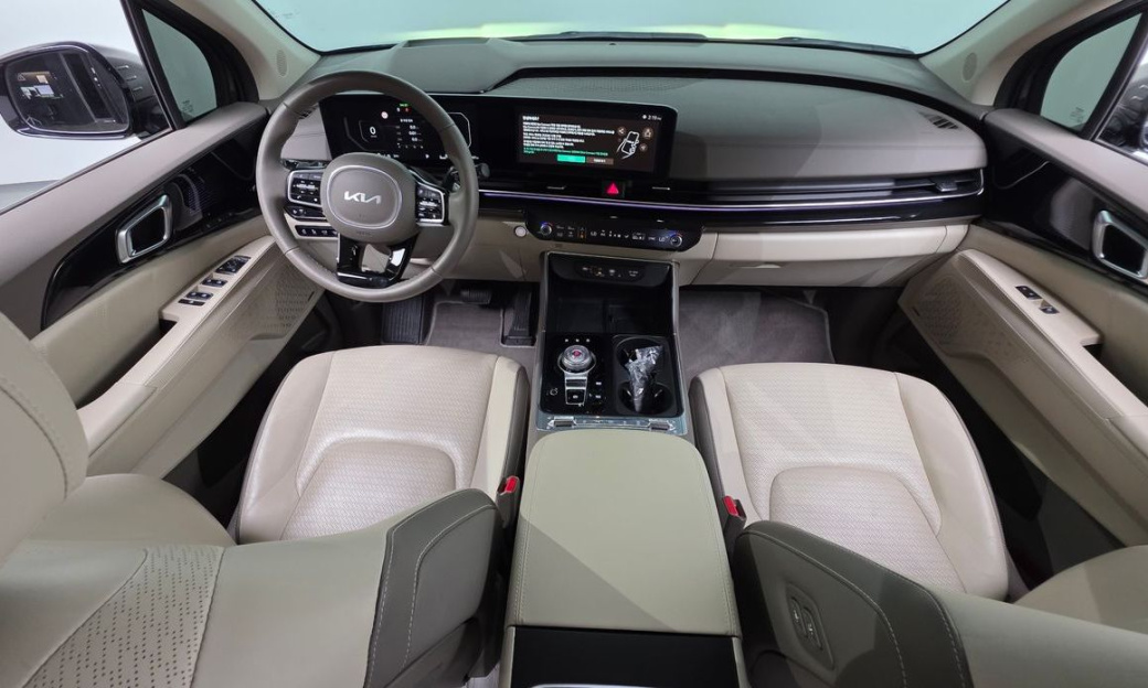 Kia Carnival 7-Seater Gravity, 2024