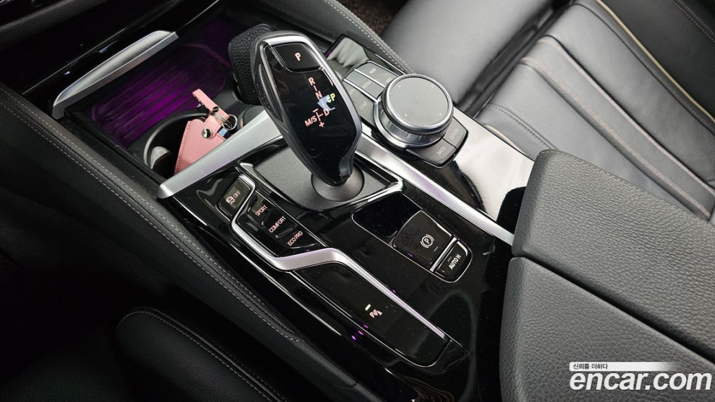 BMW 5-Series 520i Luxury, 2022