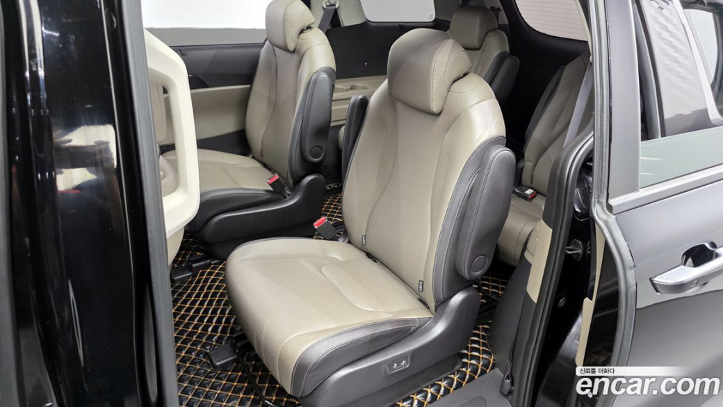 Kia Carnival 9-Seater Gravity, 2024