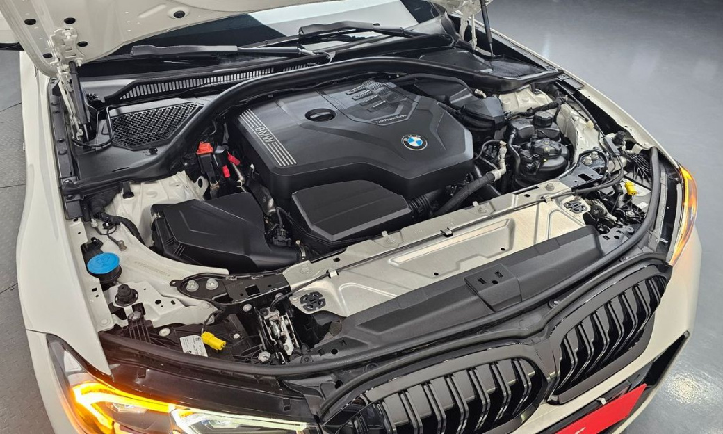 BMW 3-Series 320i M Sport, 2024