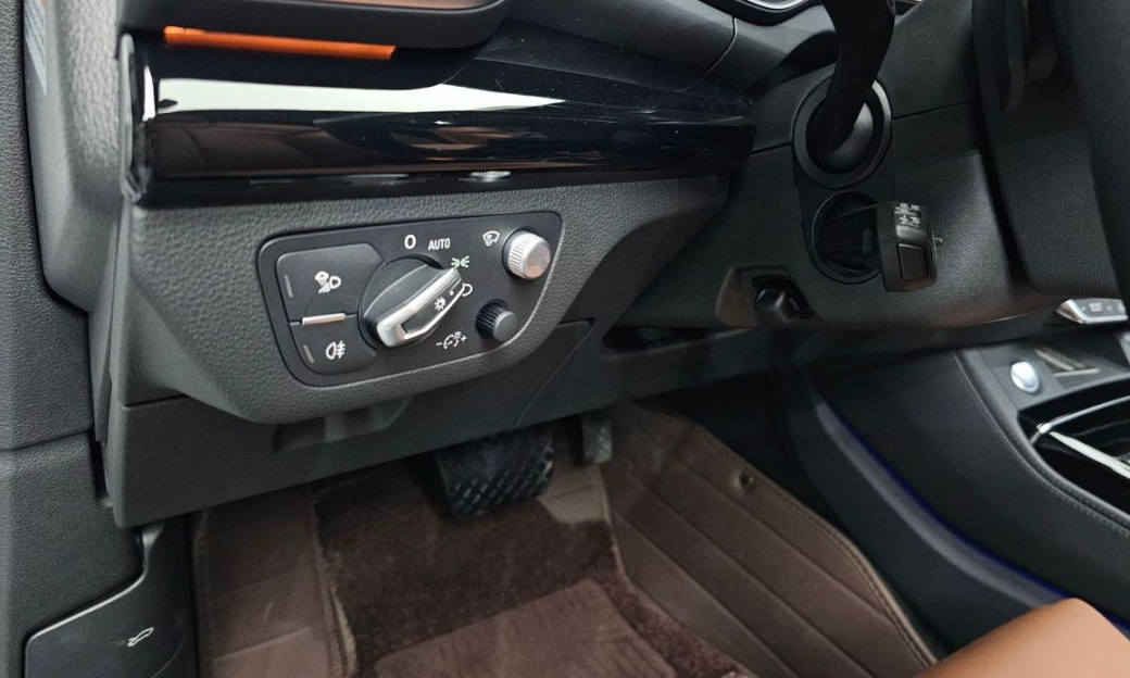 Audi Q5 45 TFSI Quattro Premium, 2024