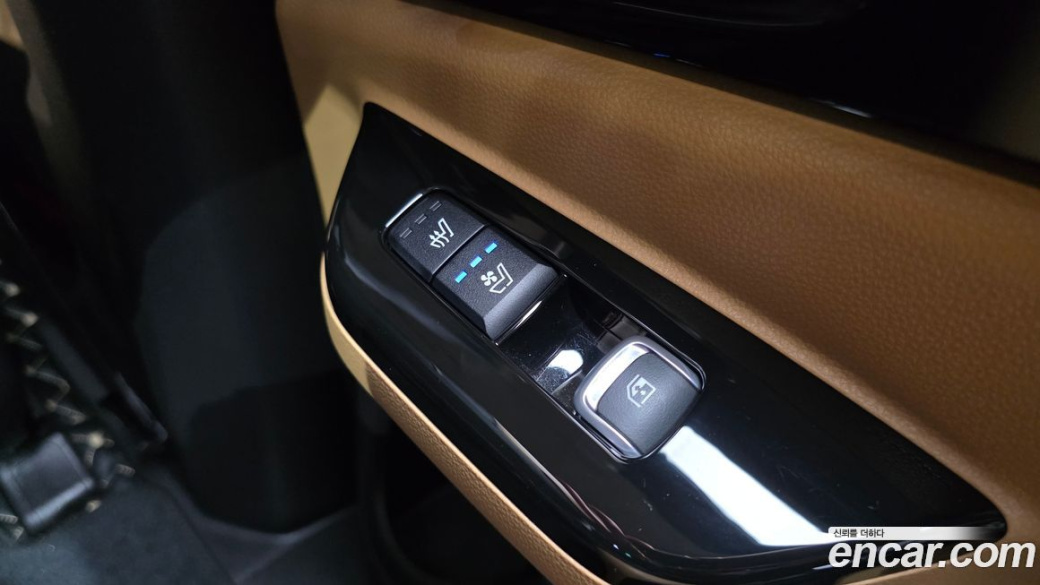 Kia Carnival 7-Seater Outdoor, 2023