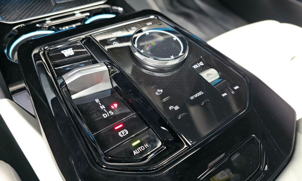 BMW 5-Series 523d M Sport, 2025