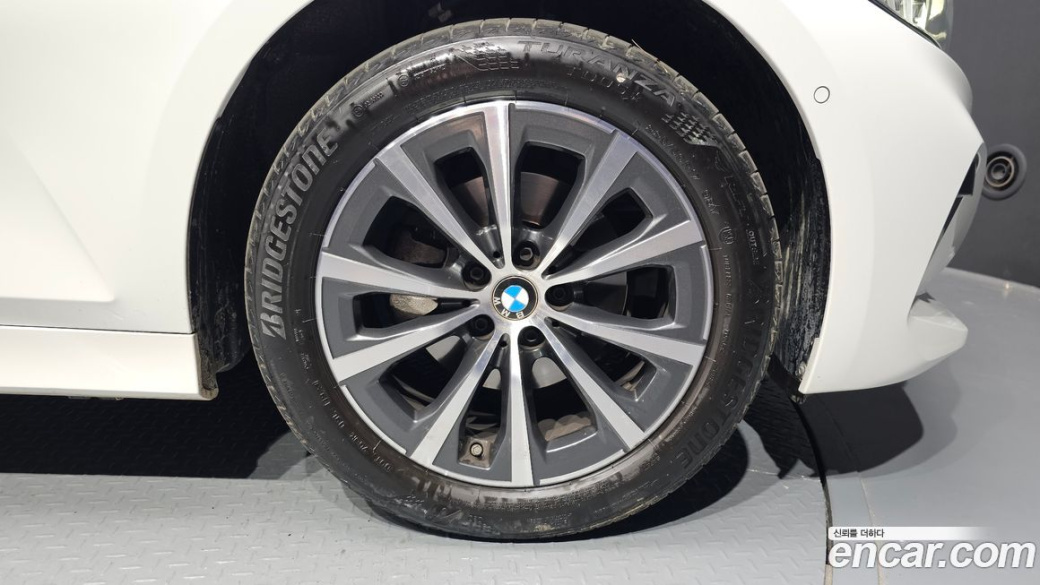 BMW 3-Series 320i, 2024