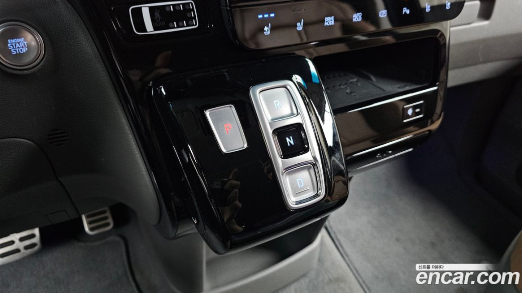 Hyundai Staria Lounge 9-Seater, 2023