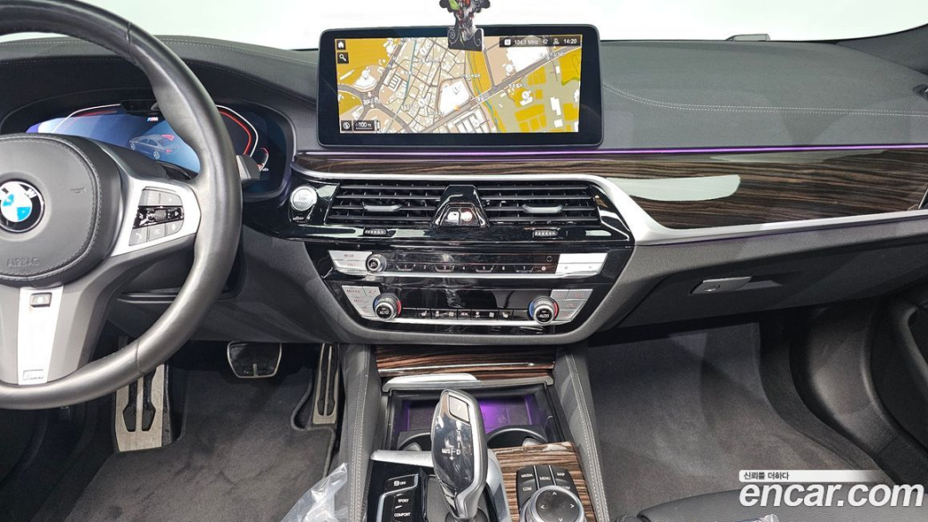 BMW 5-Series 520i M Sport, 2022