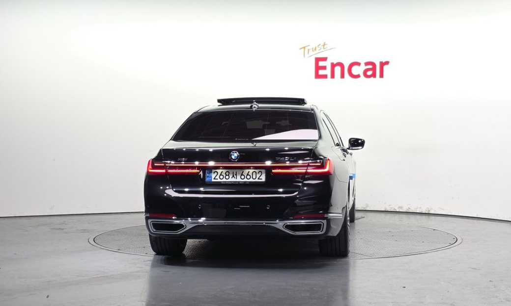 BMW 7-Series 740Li xDrive Design Pure Excellence, 2022