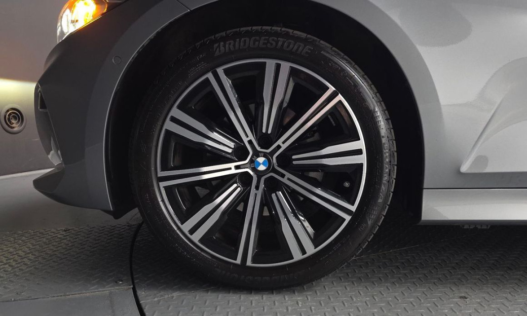 BMW 3-Series 320i, 2025