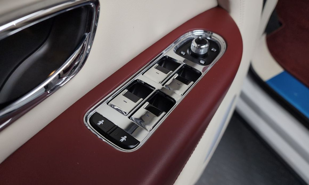 Bentley Bentayga 4.0 V8 Base, 2024