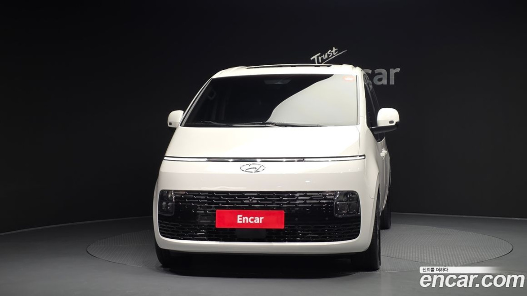 Hyundai Staria 4WD Tourer 11-Seater, 2022