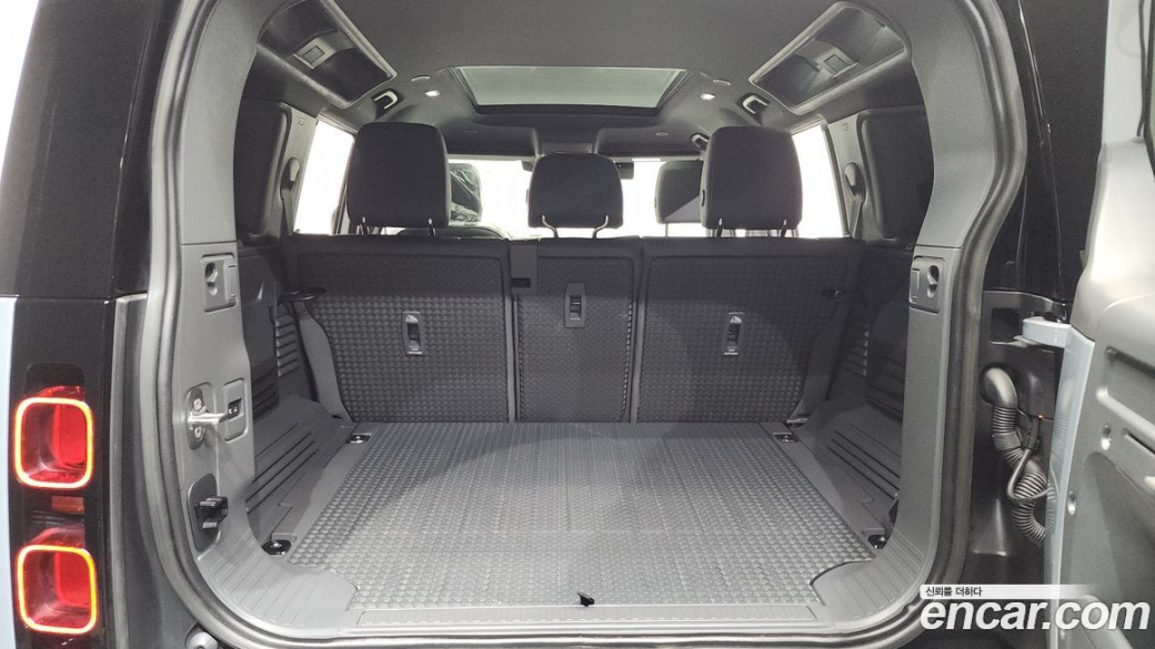 Land Rover Defender 110 P300 X-Dynamic SE, 2023