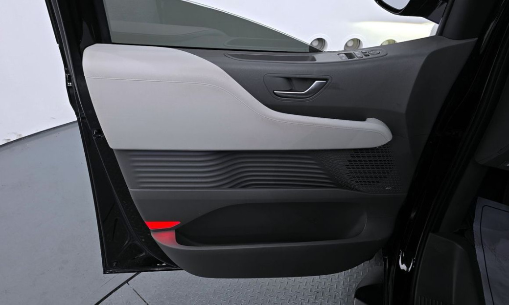 Hyundai Staria 4WD Lounge 9-Seater, 2023