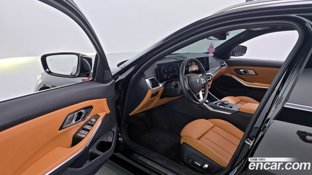 BMW 3-Series 320i Touring, 2023