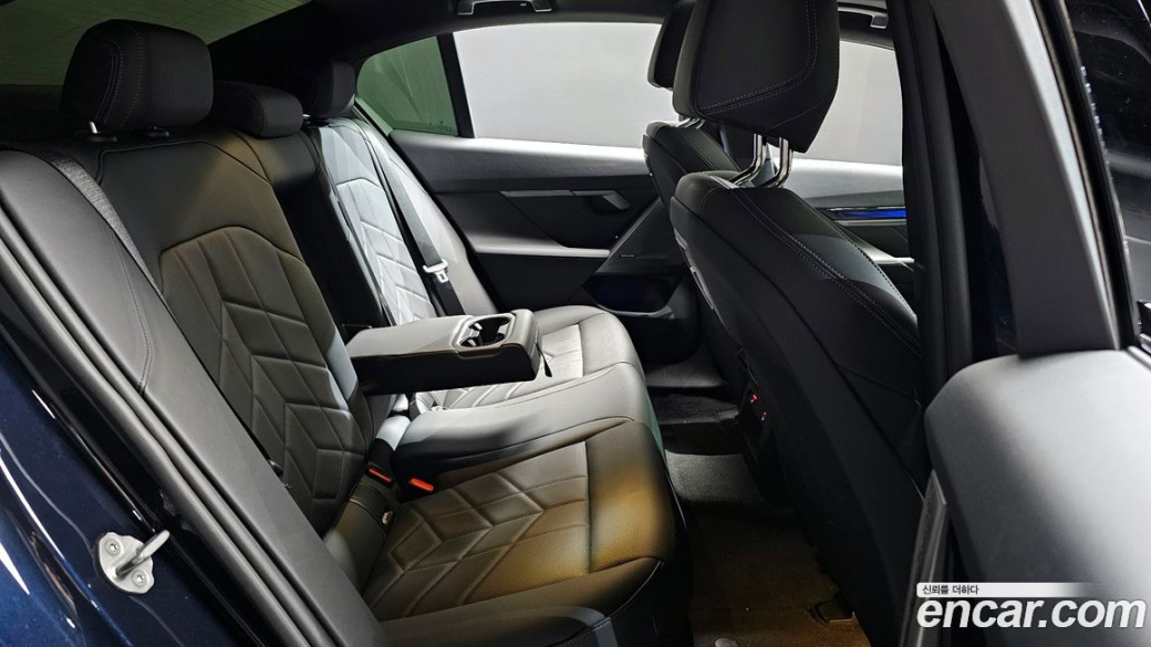 BMW 5-Series 520i M Sport, 2025