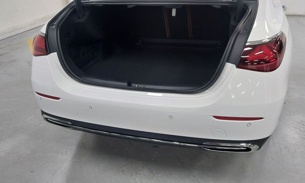 Mercedes-Benz E-Class E300 4MATIC Exclusive, 2026