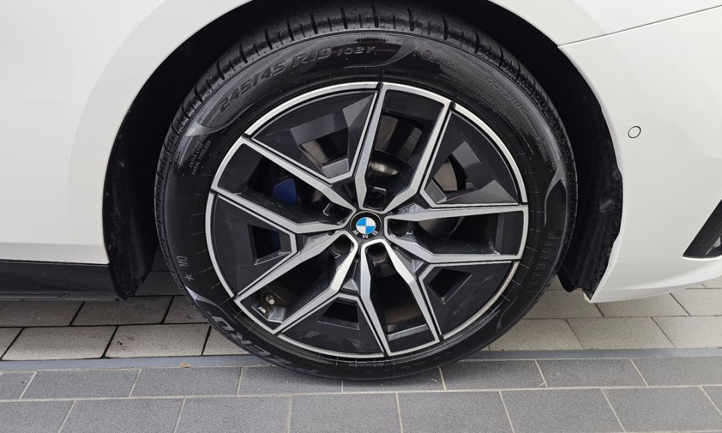 BMW 5-Series 520i M Sport, 2025