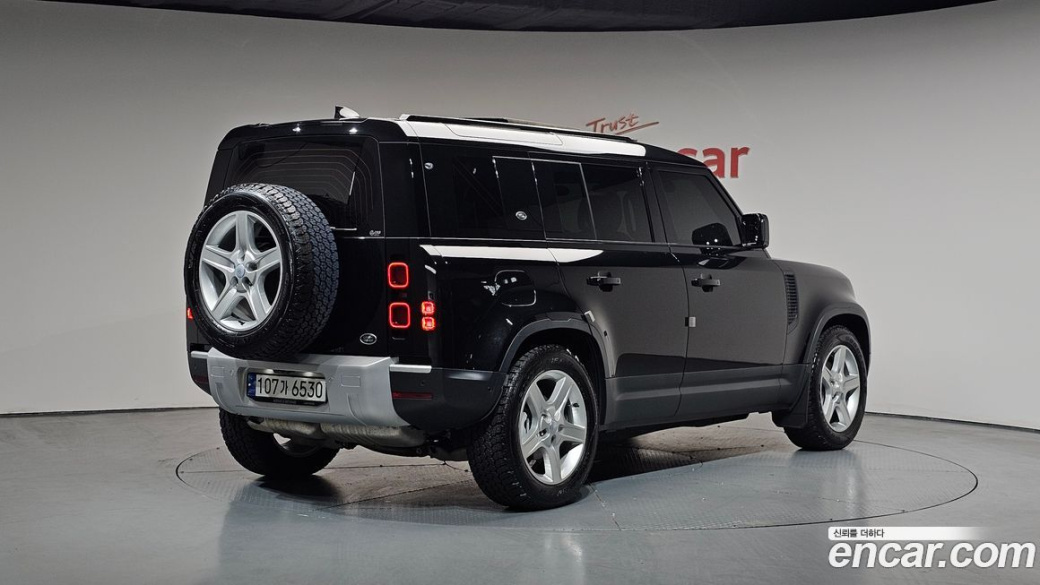 Land Rover Defender 110 D250 SE, 2023