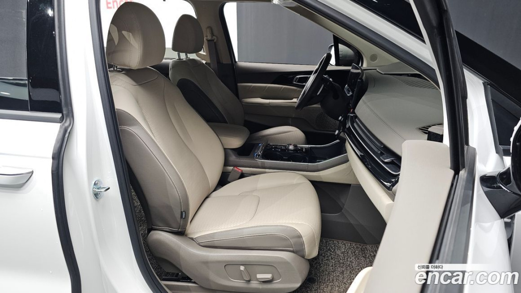 Kia Carnival 7-Seater Signature, 2024