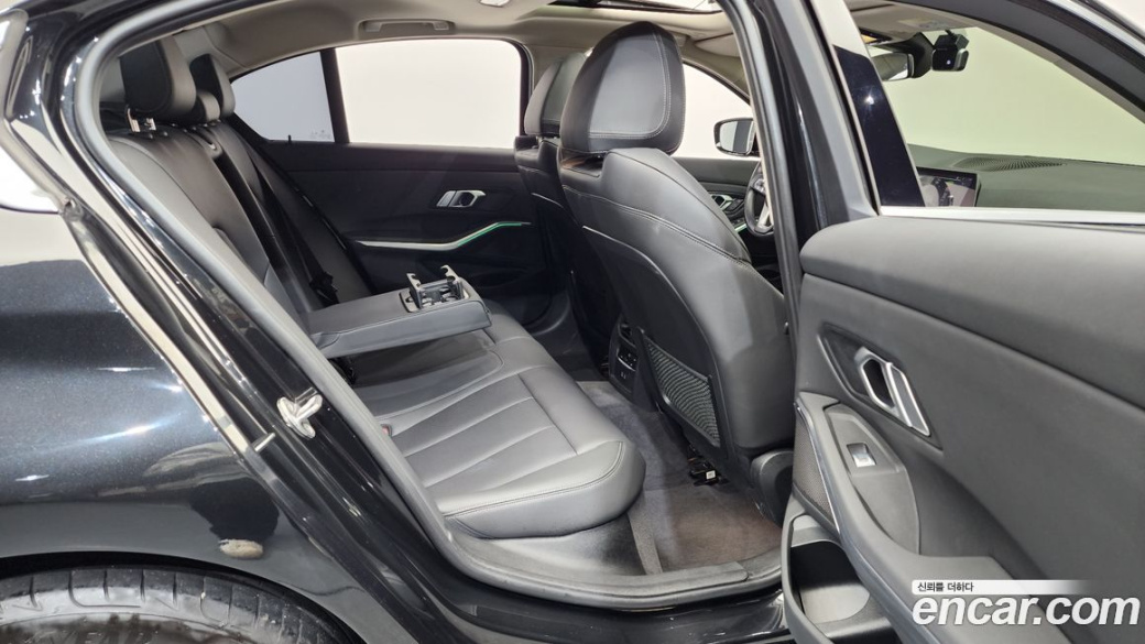 BMW 3-Series 320i, 2022