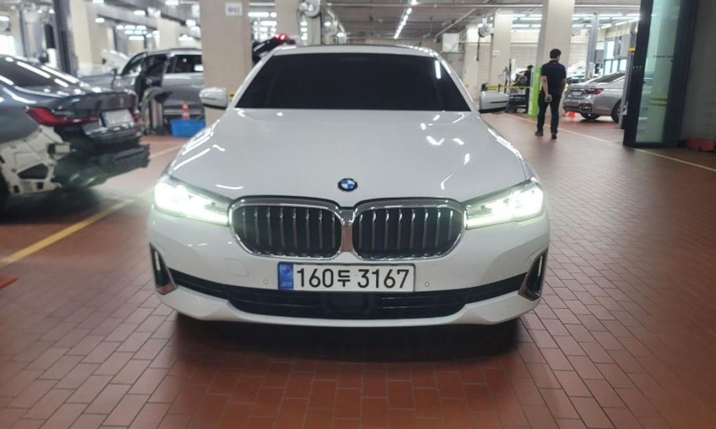 BMW 5-Series 530i Luxury, 2022