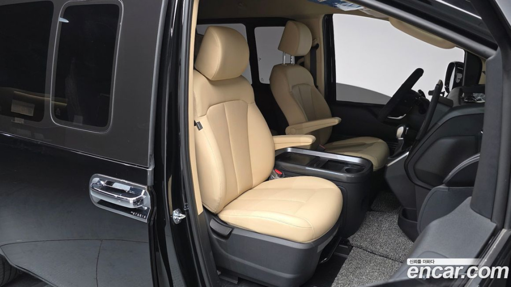 Hyundai Staria Cargo 5-Seater, 2025