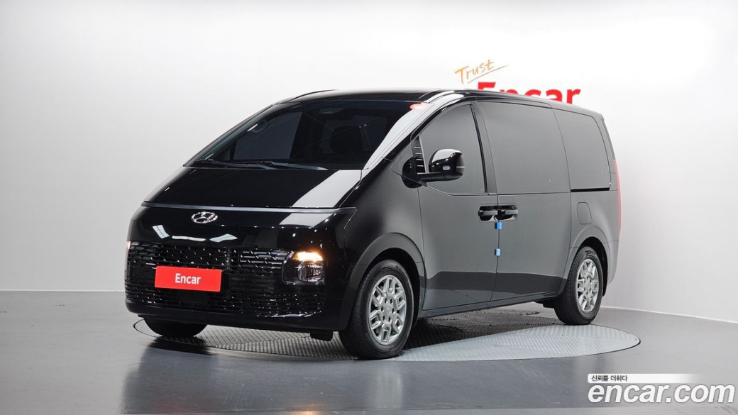 Hyundai Staria 4WD Tourer 11-Seater, 2024