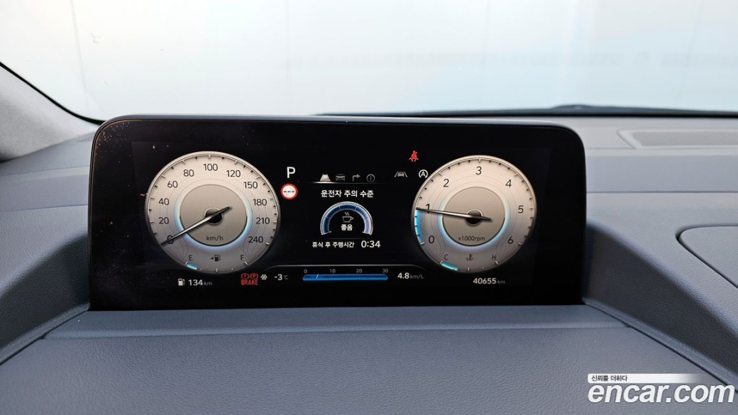 Hyundai Staria 4WD Lounge 9-Seater, 2023